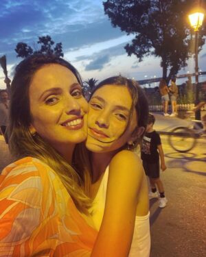 Mali Levi Instagram - היאלי ילדת פלא שלי !! 
את כבר בת 14 וזה לא יאומן איך שהזמן עובר .. אני רואה אותך גדלה ומתמלאת בגאווה באישה שהפכת להיות , בערכים שאימצת לעצמך , בחברה המדהימה שאת ובילדה שאת בשבילנו ! גאווה שאת ! תמשיכי להיות מי שאת ופליז תתני לי לעלות עוד תמונות שלך לאינסטגרם שלא רק אני אהנה 😂
משוגעת עלייך ❤️