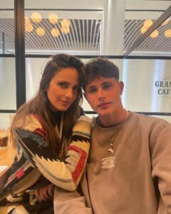 Mali Levi Instagram - ‎נועמיקו שלי חיים של אמא ❤️ היום אתה חוגג 17 שנים ! ‎לא יאומן איך הזמן עובר כשנהנים.. ‎אני לא אשכח את הרגע שהפכת אותי לאמא , שיצאת לאוויר העולם והסתכלת עליי עם העיניים הכחולות הגדולות שלך ואני לא הפסקתי לבכות מאושר ‎קאט לתאוריה , צו ראשון ועוד דברים של בני 17 שגורמים לי להסתכל עלייך ולהיות גאה! ‎אבל גם על העבר שלי ,פתאום זכרונות של גיל 17 ובעיקר ההבנה שאני כבר בעצמי ילדה גדולה 🥹 ‎אהוב שלי מאחלת לך שתמיד תהיה בריא מאושר ומוקף באהבה גדולה שתצליח בכל מה שתרצה לעשות ושתהנה מכל רגע .. ‎אני יודעת שאתה כבר גבר אבל בשבילי אתה התינוק שלי זה שנתן לי את הטייטל הכי שווה שיש! אמא❤️ 🪬