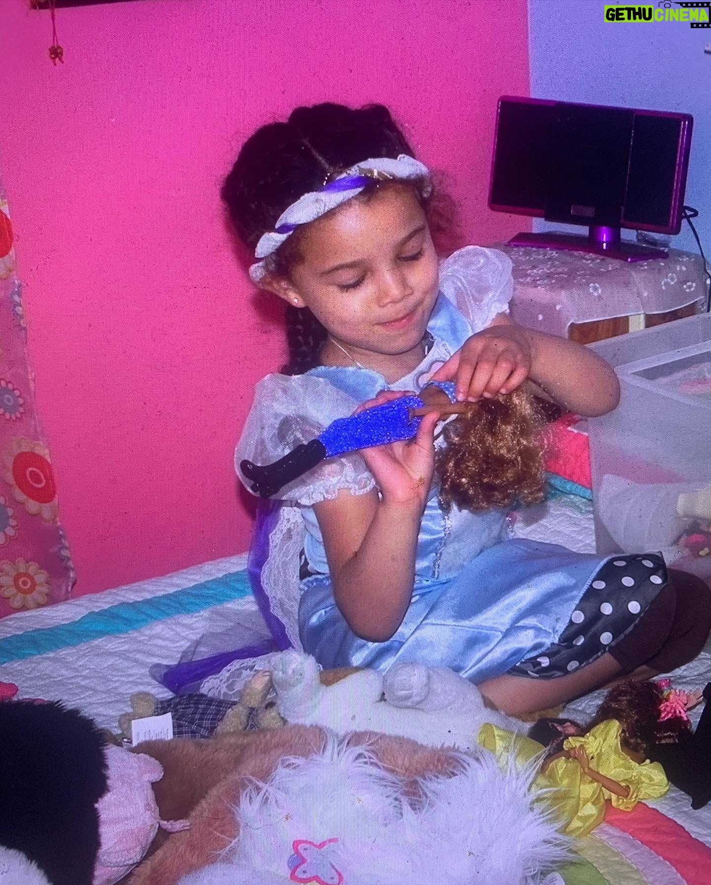 Malia Baker Instagram - What is life. So grateful and so excited :))) 🪄LOTS to come. #disneydescendants