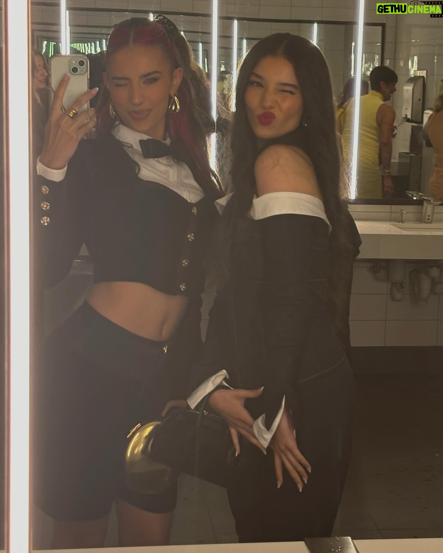 Malia Baker Instagram - Had the most fun at the Disney Upfront, so much amazing content on the way! @disney & @disneyplus thank you for having me :) @kyliecantrall the best date ever Makeup by @bobscott200 π And styled by @marc_eram the icon he is