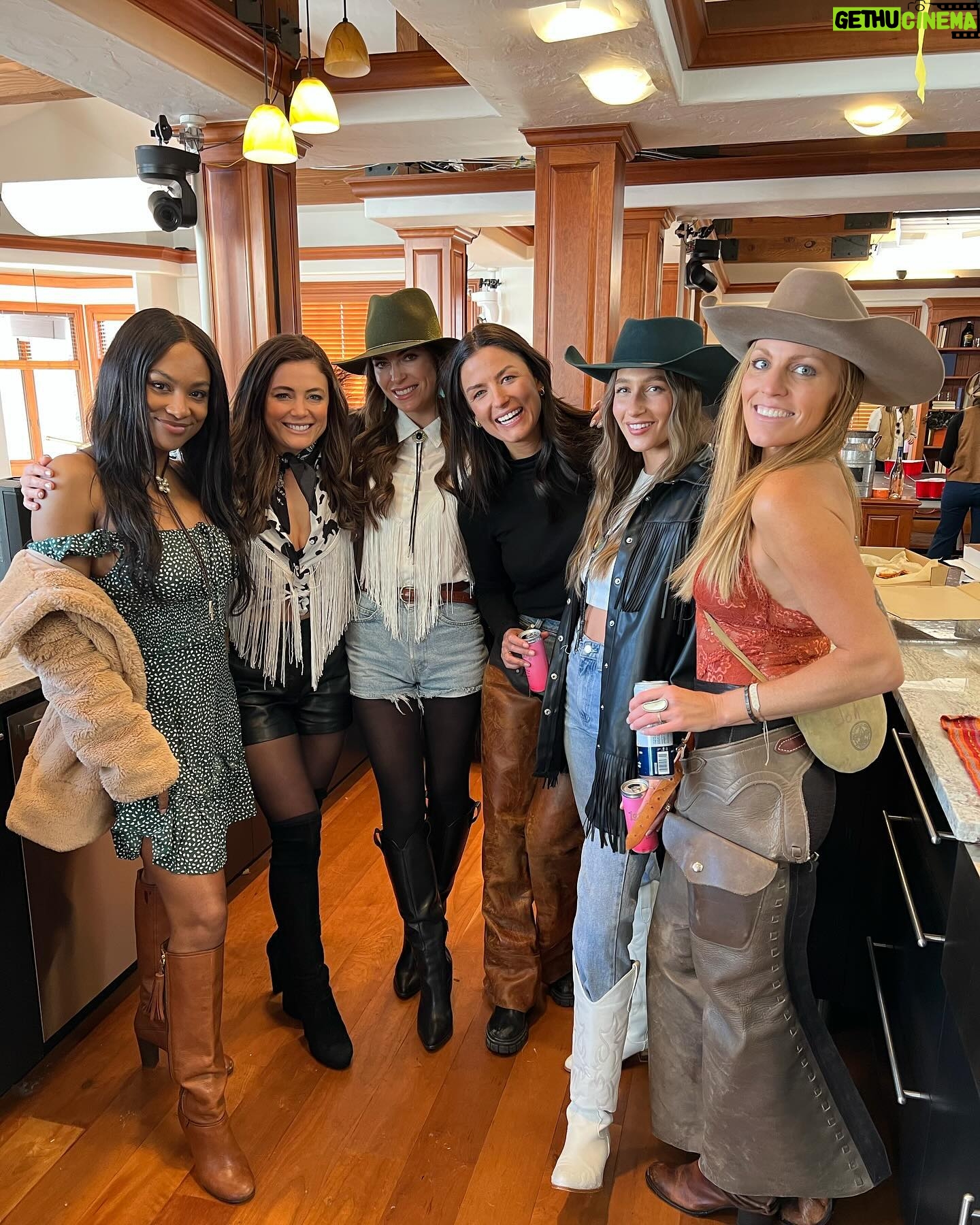 Malia White Instagram - We know how to throw a hoe-down 🤠Catch a new episode tonight at 9/8c on @bravotv 🙌 #winterhousebravo #winterhouse #belowdeck #bravo #crossover #bravotv #wildwildwest