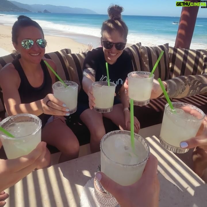 Malia White Instagram - Chicken Bakes & Mapache’s leading up to the best wedding of the year 🙌🥂 #FiestaDeSlandy #weddingoftheyear #playadefiesta #puertovallarta #mexico