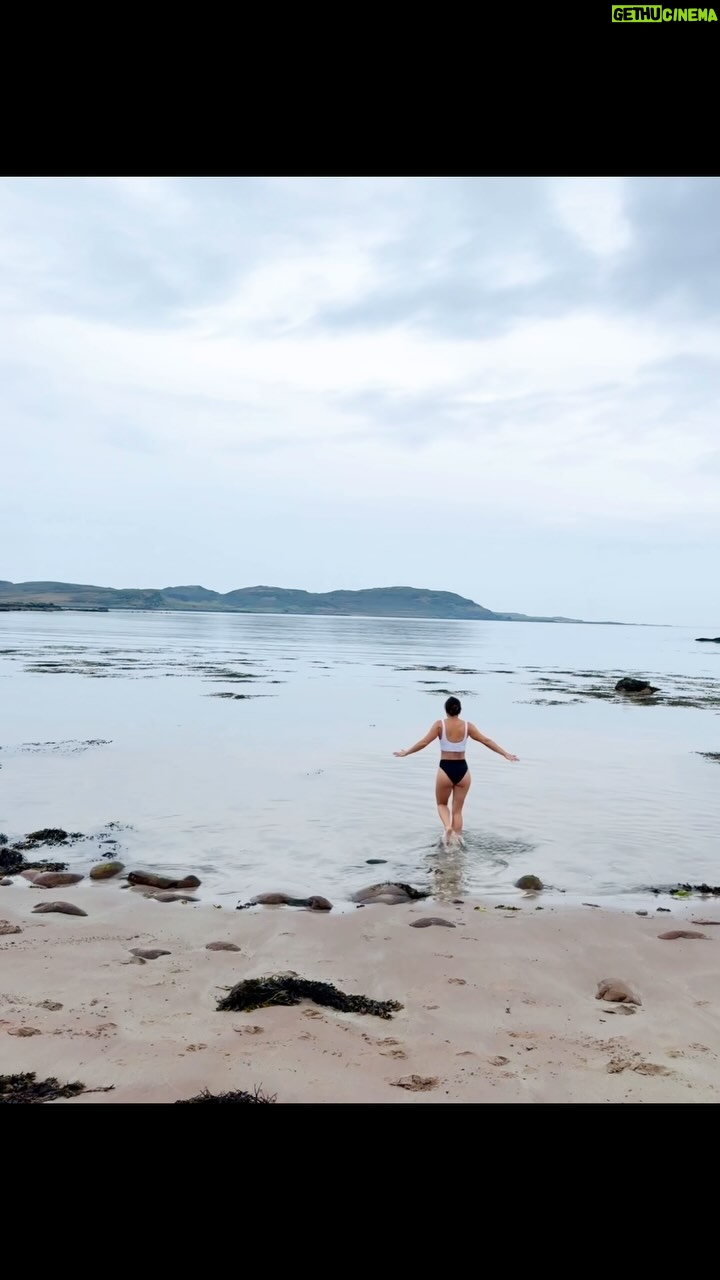 Malia White Instagram - Best start to the morning! π₯Άπ #scotland #coldplunge #wakeup #travels