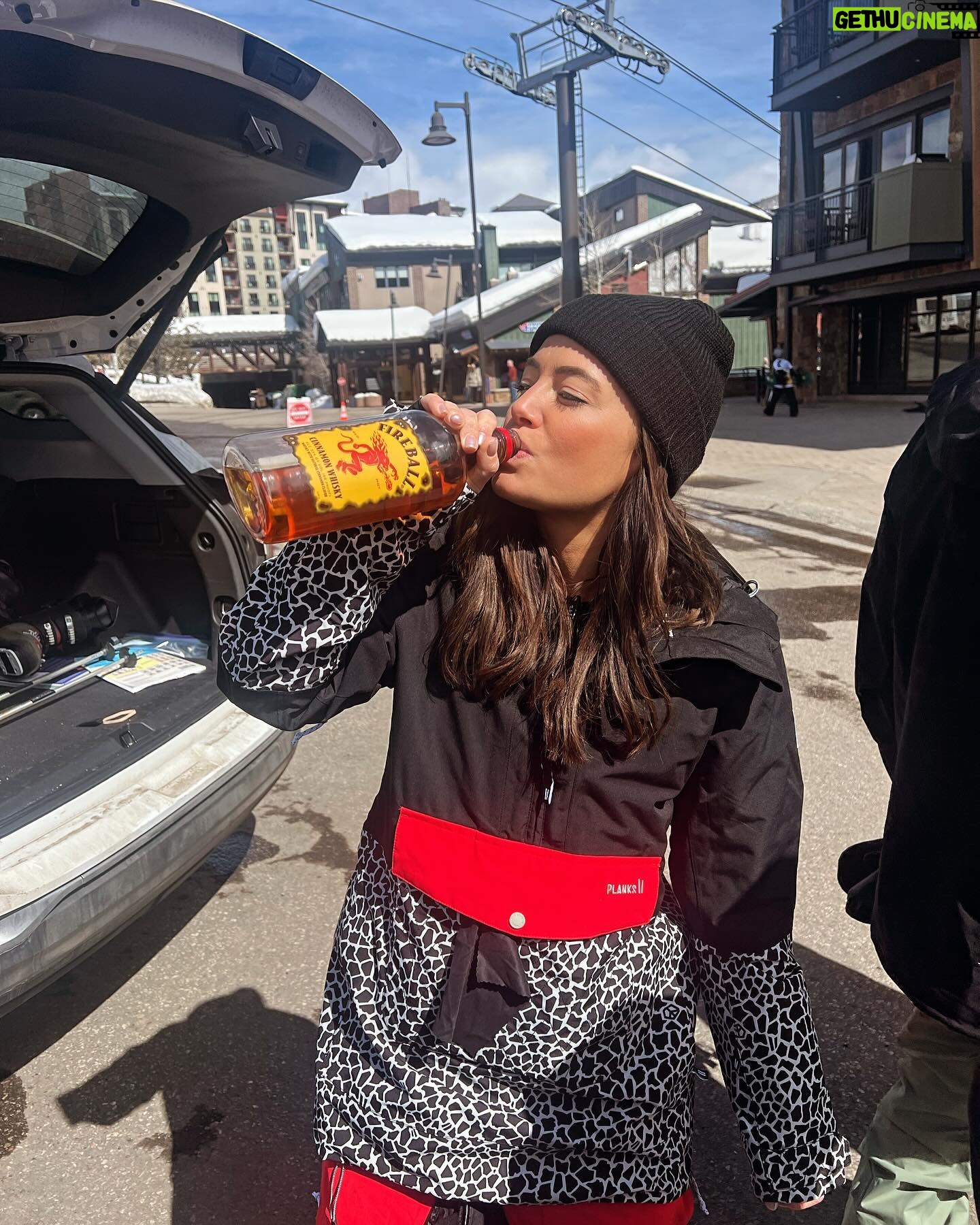 Malia White Instagram - This family of degenerates finally hits the slopes! Catch a new episode of #winterhouse tonight 9/8c on @bravotv 🎿❄️ #bravo #winterhouse #bravotv #belowdeck #crossover #skitrip #colorado #steamboat