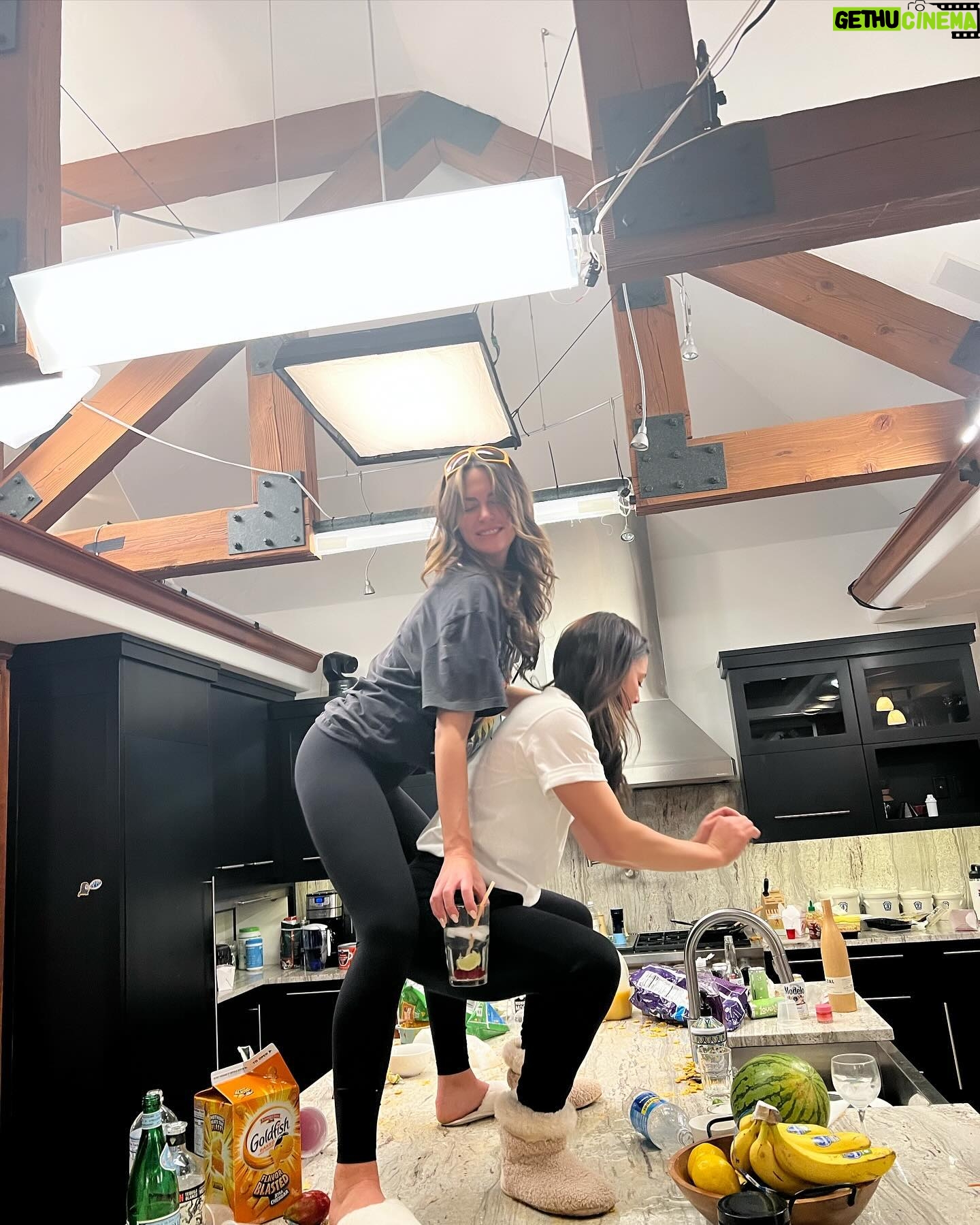 Malia White Instagram - This family of degenerates finally hits the slopes! Catch a new episode of #winterhouse tonight 9/8c on @bravotv 🎿❄️ #bravo #winterhouse #bravotv #belowdeck #crossover #skitrip #colorado #steamboat