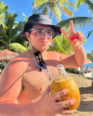 Malia White Instagram - That’s a wrap on the Caribbean season! ⚓️🌴 Time for us to get this ship across the Atlantic for a Med Summer! ☀️ #yachting #caribbean #antigua #yachtcrew #endofseason
