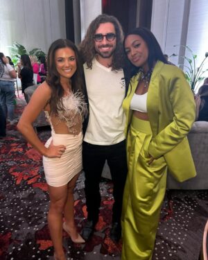 Malia White Instagram - Bravocon Day 2! 🙌 #bravocon2023 

Makeup: @brushed_makeup_artistry 
Dress by: @kannbutiq 
Spray tan: @glow2gonyc