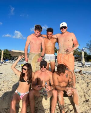 Malia White Instagram - That’s a wrap on the Caribbean season! ⚓️🌴 Time for us to get this ship across the Atlantic for a Med Summer! ☀️ #yachting #caribbean #antigua #yachtcrew #endofseason