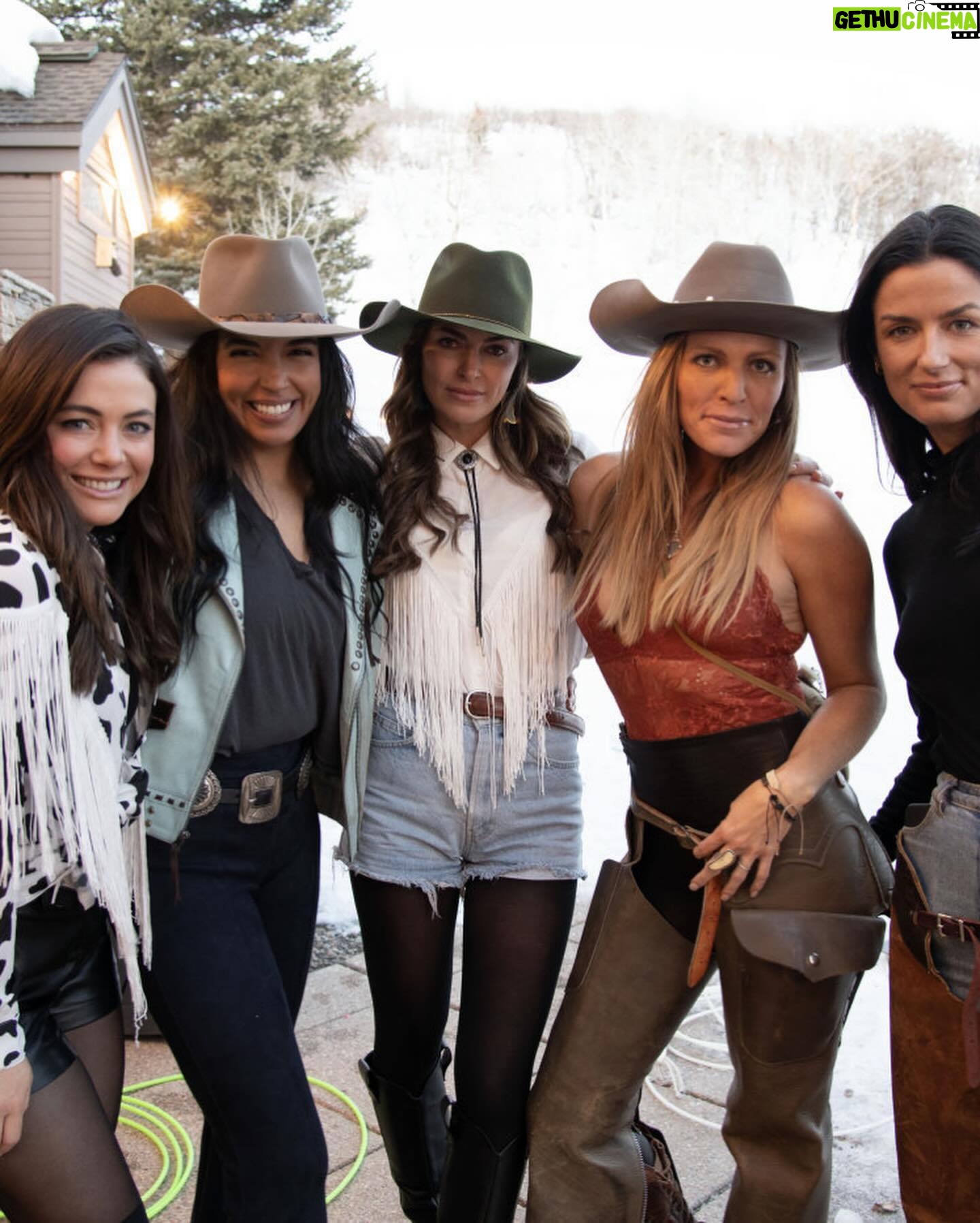 Malia White Instagram - We know how to throw a hoe-down 🤠Catch a new episode tonight at 9/8c on @bravotv 🙌 #winterhousebravo #winterhouse #belowdeck #bravo #crossover #bravotv #wildwildwest