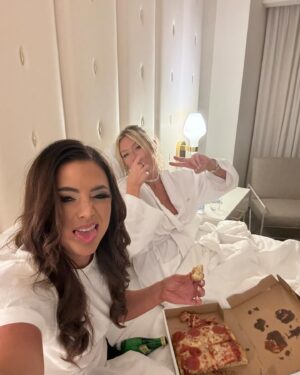 Malia White Instagram - Bravocon Day 1 Looks 🙌 #bravocon2023 @bravotv #winterhouse #belowdeckmed #glam 

Makeup: @brushed_makeup_artistry 
Wardrobe: @kannbutiq 
Spray tan: @glow2gonyc