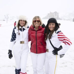 Malia White Instagram - From the Seas to Skis… @captainsandrayawn joins us on the slopes! 🎿⚓️ #winterhouse #belowdeck #bravotv