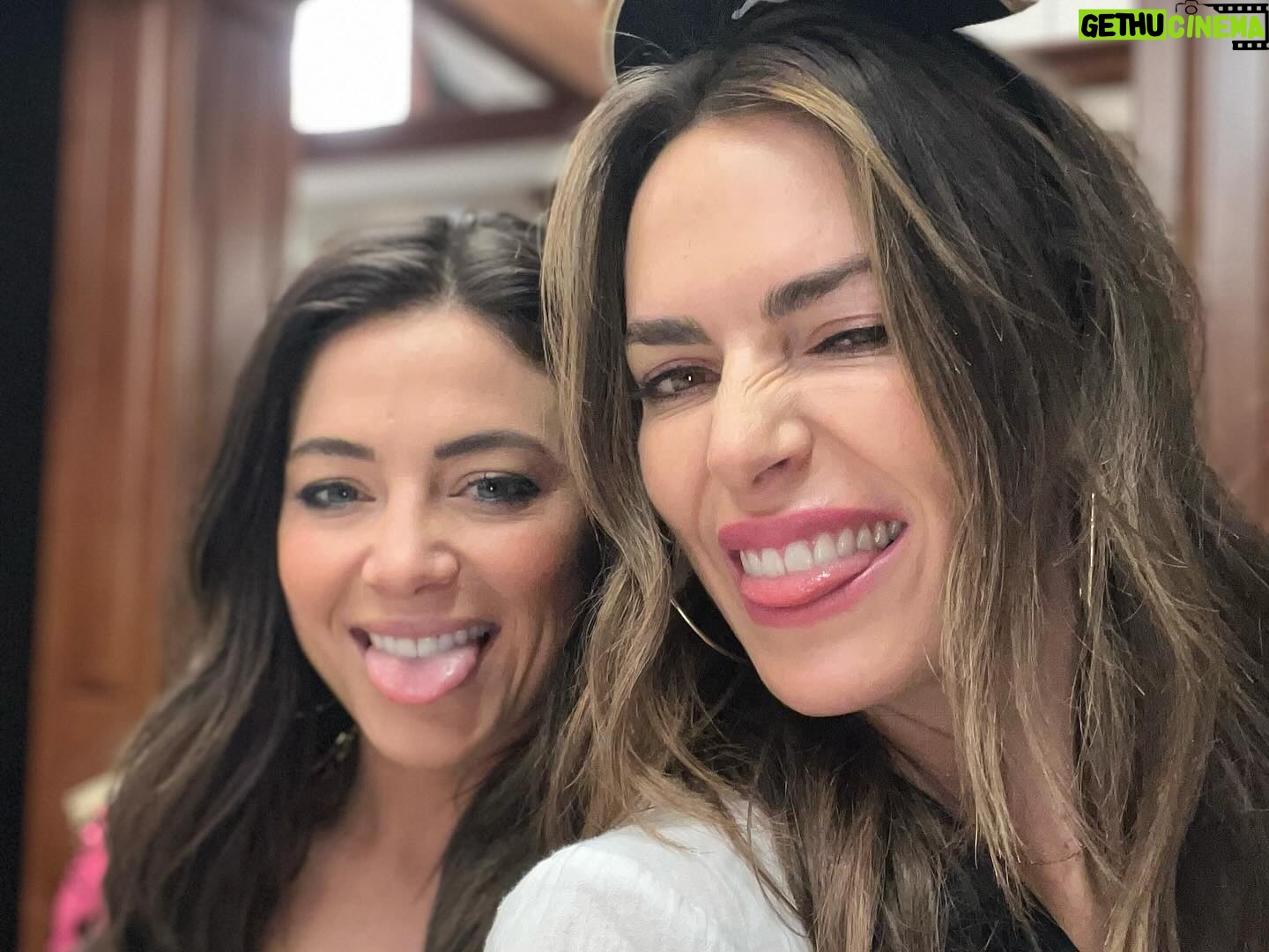 Malia White Instagram - The amount of fun being had with this crew in this house is unmatched! Catch a new episode of #winterhouse tonight @9pm on @bravotv! 🎿 ❄️ #winterhousebravo #belowdeck #crossover #realitytv #bravo #bravotv #skitripshenanigans