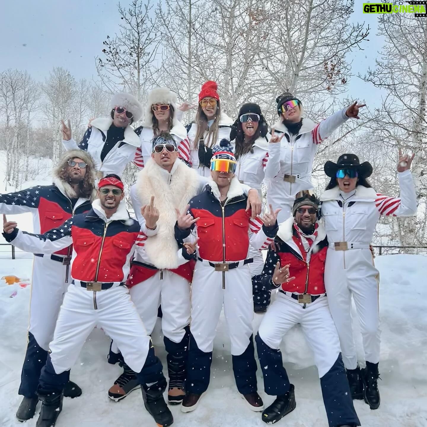 Malia White Instagram - From the Seas to Skis… @captainsandrayawn joins us on the slopes! 🎿⚓️ #winterhouse #belowdeck #bravotv