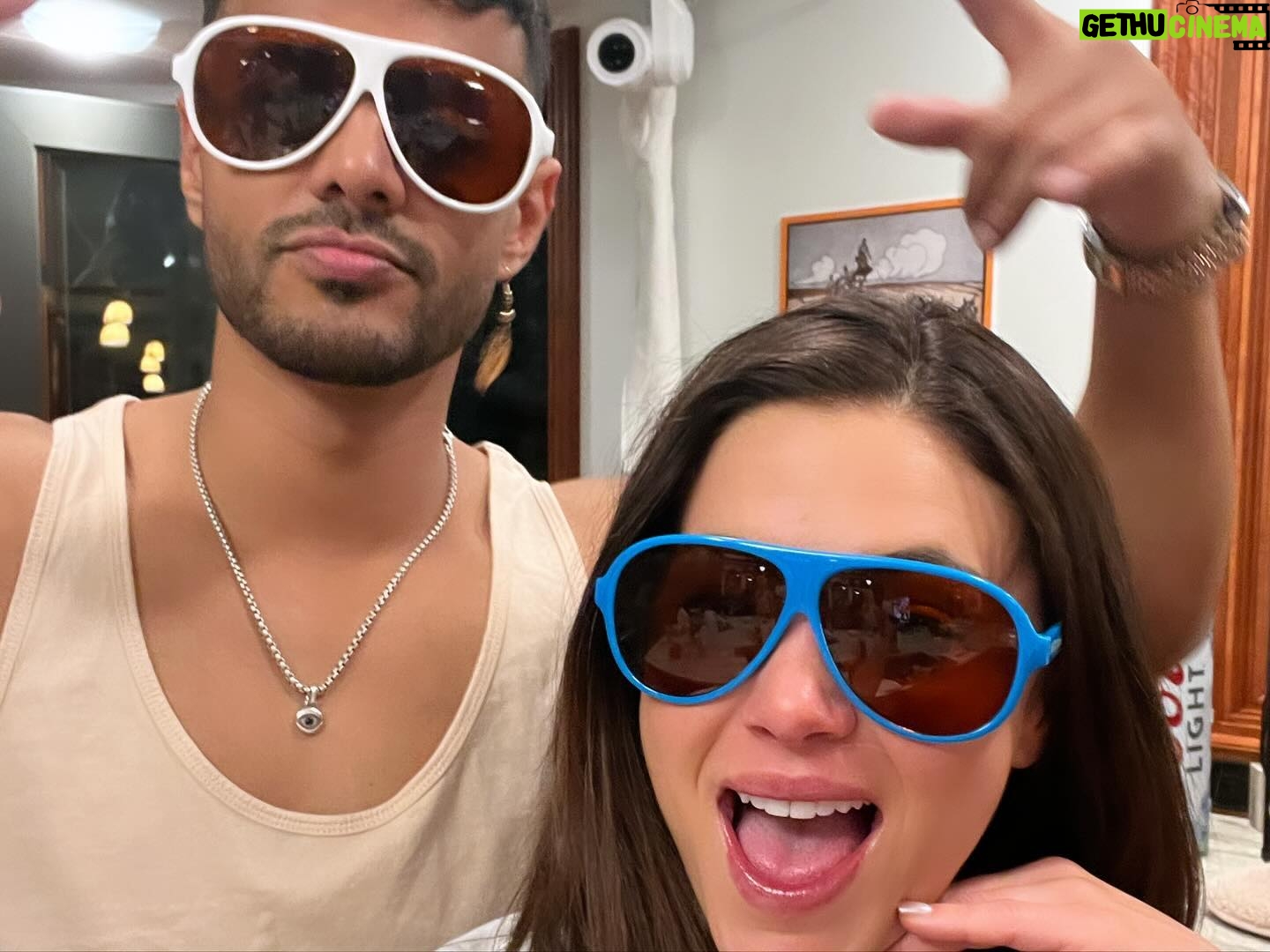 Malia White Instagram - The amount of fun being had with this crew in this house is unmatched! Catch a new episode of #winterhouse tonight @9pm on @bravotv! 🎿 ❄️ #winterhousebravo #belowdeck #crossover #realitytv #bravo #bravotv #skitripshenanigans