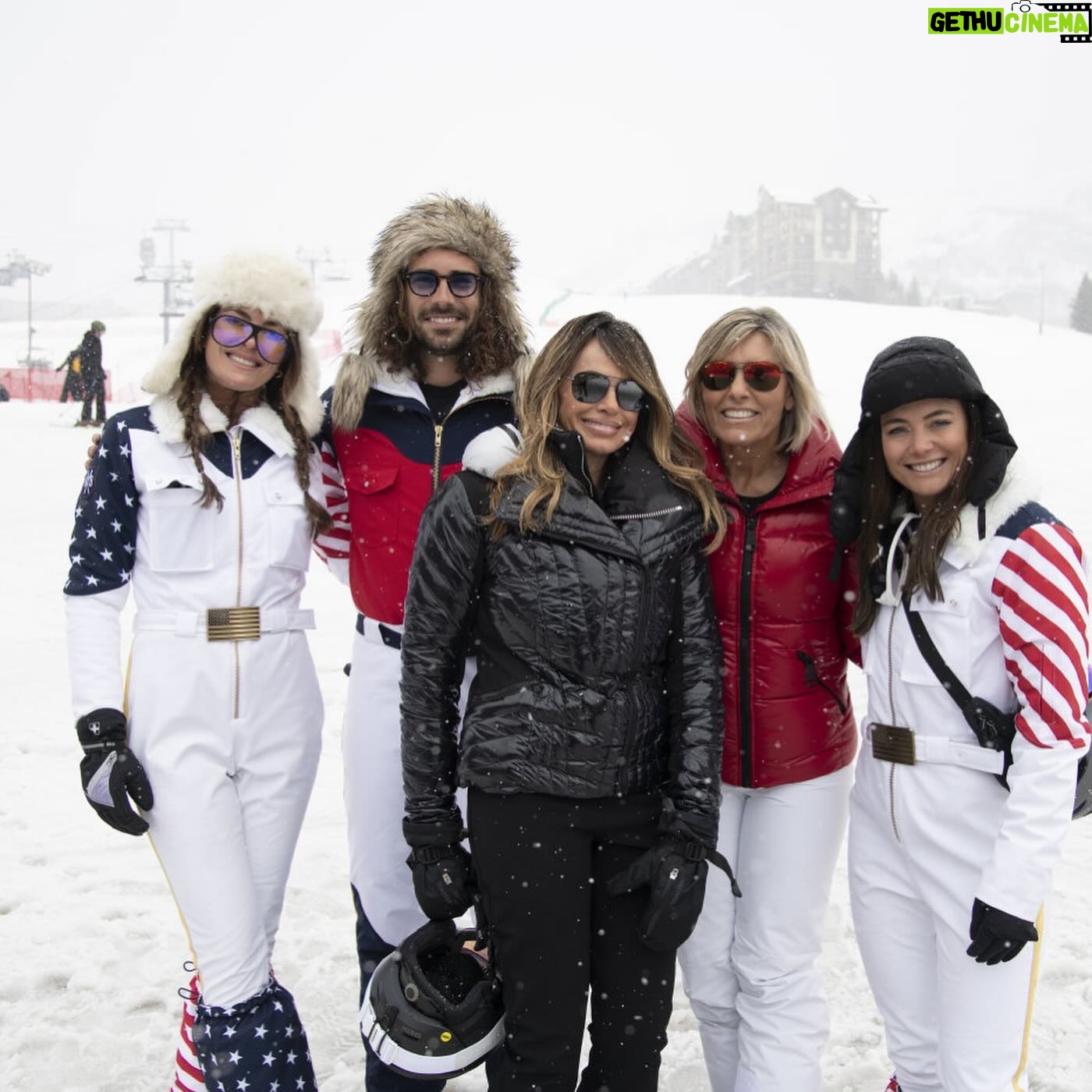 Malia White Instagram - From the Seas to Skis… @captainsandrayawn joins us on the slopes! 🎿⚓️ #winterhouse #belowdeck #bravotv