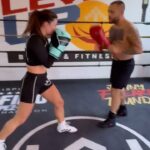 Malia White Instagram - Back at it w/ @jonnyfreakenthunder 🥊 #levelup #boxing #workout #goodforthesoul #fortlauderdale #hisabsthough👌🏻