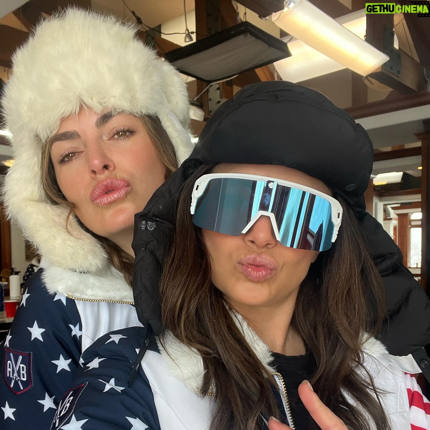 Malia White Instagram - From the Seas to Skis… @captainsandrayawn joins us on the slopes! 🎿⚓️ #winterhouse #belowdeck #bravotv