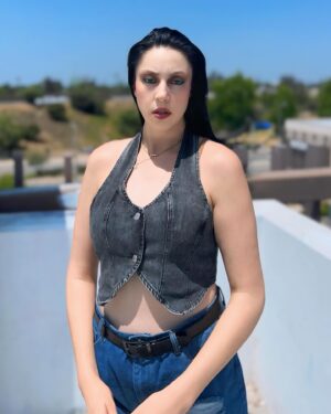 Maliah Arrayah Instagram - focus on yourself babes🫶🏼💫🥰🩷🤘🏼 yes I’m air guitaring idc 😝
.
Vest size 12, Shorts Size 12 @boohoo 
Socks @malianahinuart (I sell them on my website)
Shoes size 13 somewhere from Amazon lol
.
Updates:
- I have a Poshmark selling tall and larger clothes and shoes, and arts and accessories too😊 check link 🌲 
- I have a new book releasing early summer 🦋😇😏
- I have added songwriting to my repertoire actively working with female music artists as we speak🥰🤘🏼 hmu if you would like to collab🫶🏼
- waiting on various projects to come out so I can share but who knows tbh I just keep going 🎭🤪
- I would love to be considered for your project hmu/email mnahinu@yahoo.com or DM😇
.
Also Hot Yoga is saving my life 😭🥰