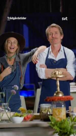 Malin Persson Instagram - Nu är det spännande… Ikväll kommer nämligen vinnaren av årets smørrebrødstävling koras. Huvudingrediensen kommer såklart från vår trädgård. Vem tror ni kommer vinna? 🏆 

#trädgårdstider #trädgårdsinspo #smørrebrød #odla #svt @pernillamc @johtay @adamaamann