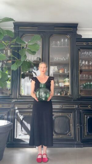 Malin Persson Instagram - Bukett & syltingrediens i ett & samma spinn.
Med ett fång rabarber snurrar jag in i helgkänslan! 

Ha en fin fredag mina vänner ❤️🌱

#malinsflowerspin #rabarber #ruhbarb #cinematic #elegantstyle  #maximalistinteriors #myhyggehome#countryliving #instagramstoryideas #homedecor #kitchenofinstagram #asteteticfilm #seasonpoetry #romanticizeyourlife #hyggehome #skandinavianhome #cozyhome #myhomestyle