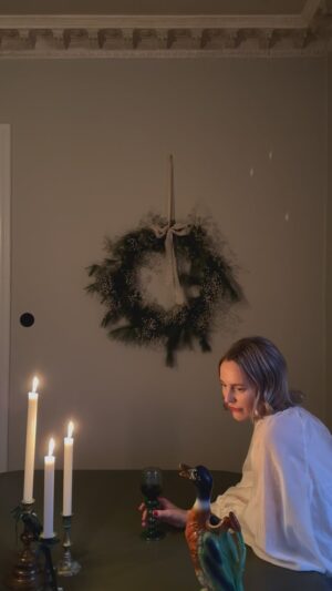 Malin Persson Instagram - Sista kransen är gjord🤍
Vad tycks?!