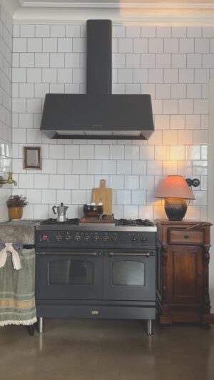 Malin Persson Instagram - 💡💡Tänk vad man kan skapa av saker som man oftast redan har liggandes hemma. Det enda jag köpte på loppis var den rosa lampskärmen! 
Vad tycks om min nya lampa? 💡 💡

#vintage #hållbarinredning #köksinspiration #kitcheninspiration #diyhomedecor #hygge #hyggehome #hyggekitchendesign #scandihome #asteticlypleasing #asteticphotography #asteticlife #kitcheninspo #kitchenofinstagram