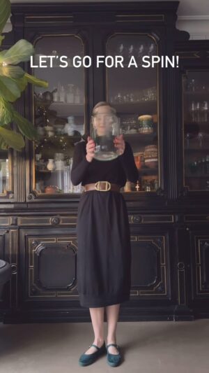Malin Persson Instagram - Snurra in helgen med mig. Det är fredag och jag bjuder på inte mindre än 10 spins! Är nyfiken på att höra vilken är er favoritsnurr?

#malinsflowerspin #buketter #cinematic #elegantstyle  #maximalistinteriors #myhyggehome #countryliving #instagramstoryideas #homedecor #bathroomsofinstagram #asteteticfilm #seasonpoetry #romanticizeyourlife #hyggehome #skandinavianhome #cozyhome #myhomestyle #vintagehomedecor