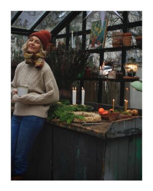 Malin Persson Instagram - I veckan är det dags för att binda kransar och göra växthuset julfint! Tjocka fårfällar, filtar och tända ljus, här ska det mysas! 

#christmasdecor #gardeninspiration #christmasdecor #scandihome #classicumväxthus #kransartilldörren #jul #hygge #vinterträdgård #hyggehome #homesweethome #decor #christmasmood #inredningsinspo