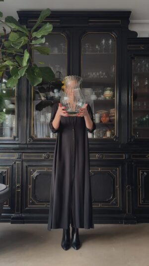 Malin Persson Instagram - I samarbete med @wikwalsoe 

Vad är väl härligare än en munblåst vas i perfekt form för yviga buketter som är framtaget i 100% återvunnet glas?

Jo, två perfekta vasar i olika storlekar som heter ”Falla” från @wikwalsoe fyllda med yvig mimosa som sprider en underbar doft i hela huset. 

HAPPY FRIDAY-SNART ÄR DET VÅR!

#asteticvideo #softastetic #svandinaviandesign #antiques #cinematic #elegantstyle #maximalisticinteriors #seasonpoetry #romenticiceyourlife #malinsflowerspin #asteticgirl #mimosa @yourblankens