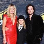 Malin Åkerman Instagram - Today was the day!!! It was a family affair ♥️ Premiär på #ettsistarace @sfstudios.se #juldagen #film @edwardafsillen @zapgroup @rare.jewelry @davidhellenius @piaakerman702020 @mikaelaakerman @bcompleted @jonasakerlund @theveravelour @molly_levin @marandahair @fridaselkirk