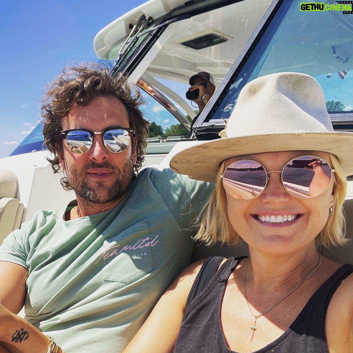 Malin Åkerman Instagram - A little Canadian summer wrap up 🇨🇦 #lakelife #nature #happyplace #friends #family @christiemann1 @tanyajeanpeterson @marcustarnoy @bubbanicholson @carolinejmurray @jennyloufischer