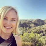 Malin Åkerman Instagram - Sunday morning hike…#natureheals ☀️
