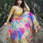Malina Instagram - Life is colourful , you just need to have an eye for the colours ♥️✨ Shot by @prashanth_bionic Makeover @pavihairandmakeup Wardrobe @minnus_boutique #photoshoot #modelling #photography #poses #ethnic #indian #instagram #instamood