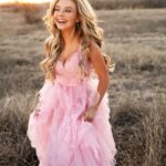 Mallory James Mahoney Instagram - Happy Easter Friends, Today is for New Beginnings, Starting Over, and for Hope for what we thought was lost is now found or renewed. Today reminds us to know just how loved we are! 💖🐣✝️💐🐇✝️💖
