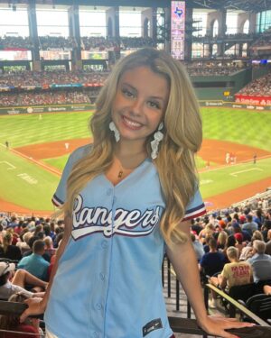 Mallory James Mahoney Instagram - ❤️⚾️🩵 nothing better than fun with the family enjoying a game❤️⚾️🩵Loving my custom throwback powder blue jersey from the @rangers Tough loss for the Texas Rangers But, It was still a great day to be at the ballpark and such a fun exciting game! ❤️⚾️💙