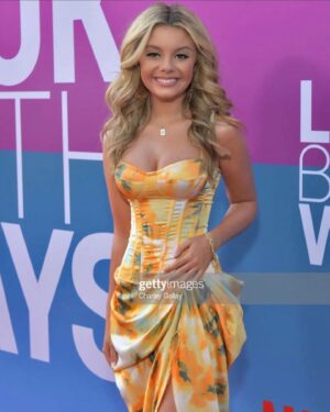 Mallory James Mahoney Instagram - Mondays Are For Fresh Starts💖 #newweek #redcarpet #refresh