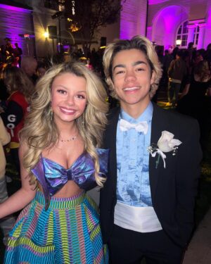 Mallory James Mahoney Instagram - Prom?? Heck Yeah!!! I never went to Prom so this counts…Right?!🤣#PromPactMoviePremiere
So much fun, thank you @disneybrandtvpr 
All the cast and crew did a fantastic job. 

Styled By Amazing: @thekeishastewartexperience 
Glow by: @kalonbronzeandbody 

Get your glow with a discount using my 
code: MJMTAN