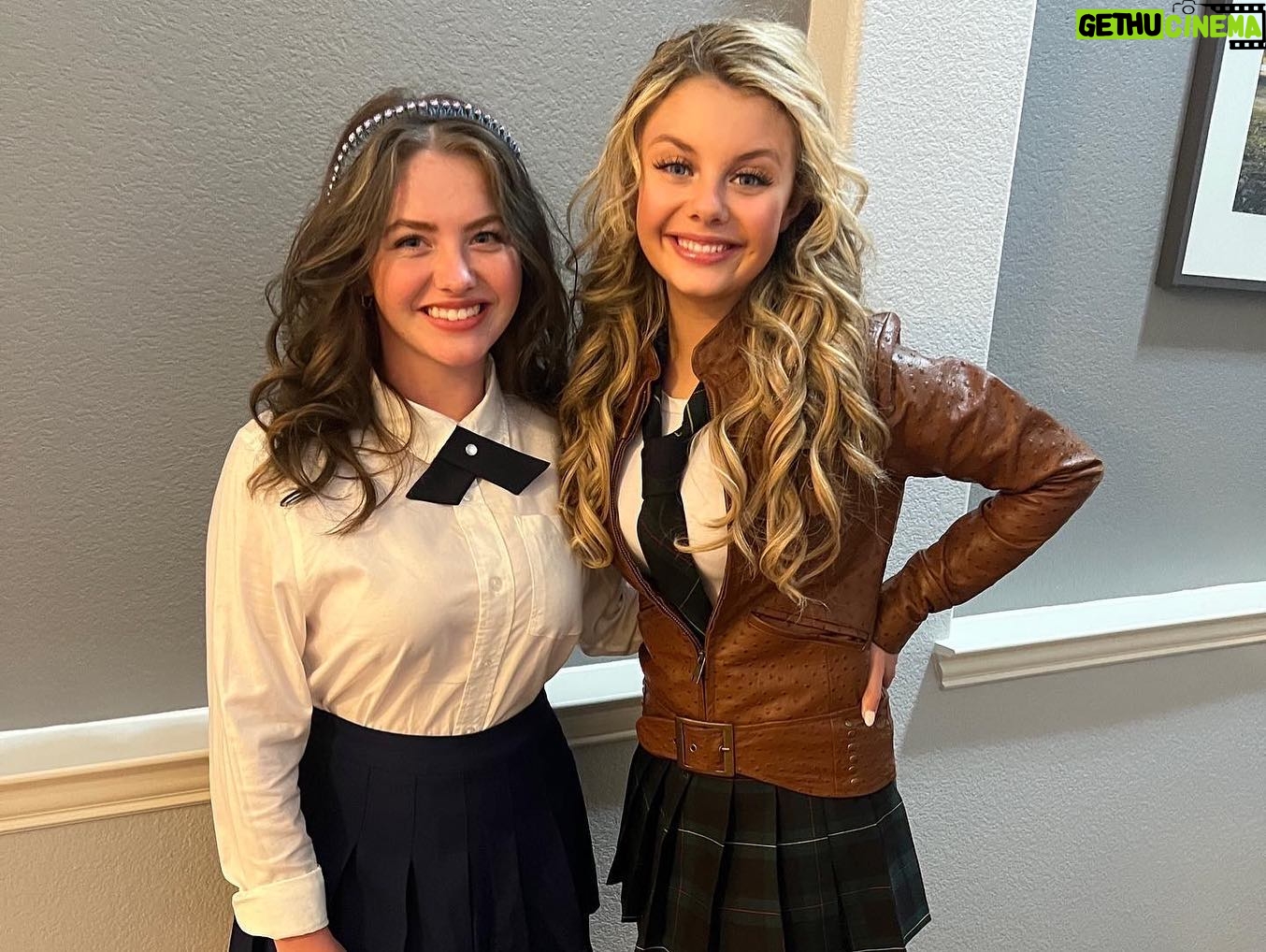 Mallory James Mahoney Instagram - Halloween 2022 Did Not Disappoint!🎃👻💖