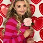 Mallory James Mahoney Instagram - Happy Valentine’s Day Friends💖 I hope you are enjoying your loved ones, and all you single friends I’m sending this rose to you! 💖🌹💖 Makeup: @ash_can Tan: @kalonbronzeandbody Hair: @janicez03 Shoot design: @macy.blackwell