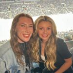 Mallory James Mahoney Instagram – Wonderful night tonight in #hockeywood  @lakings OT Win with fantastic people
 🖤👑🩶🏒 @ross_lynch @sterlingbeaumon @georgialeefilms
Thank you for hosting us @lakings @sterlingbeaumon