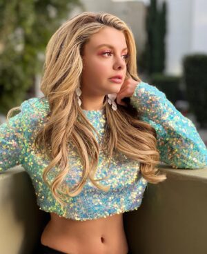 Mallory James Mahoney Instagram - Let’s get the weekend started with this super cute sparkly top from @cocolillys_  be sure to use my code: Mallory15 to get 15%off anything. 💖 Have a fantastic weekend!