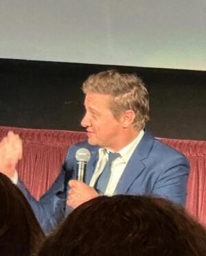 Mallory James Mahoney Instagram - Special night with special people at the World Premiere of @rennervationsofficial #RenneevationsPremiere with @jeremyrenner @jimmykimmellive