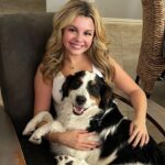 Mallory James Mahoney Instagram - Wishing you a smiley week! Happy Monday Friends💖 doesn’t @the.lord.stanley have the best smile😁🐶 #mondaymotivation
