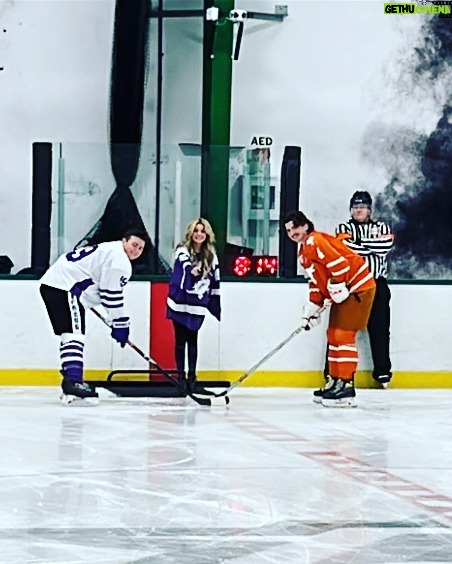 Mallory James Mahoney Instagram - Thank you so much @tcuhockey for inviting me and being so kind and generous! I had a fantastic night 💜🏒💜🥅💜#GoFrogs #hockey #PuckDrop