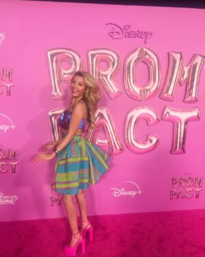 Mallory James Mahoney Instagram - Prom?? Heck Yeah!!! I never went to Prom so this counts…Right?!🤣#PromPactMoviePremiere
So much fun, thank you @disneybrandtvpr 
All the cast and crew did a fantastic job. 

Styled By Amazing: @thekeishastewartexperience 
Glow by: @kalonbronzeandbody 

Get your glow with a discount using my 
code: MJMTAN