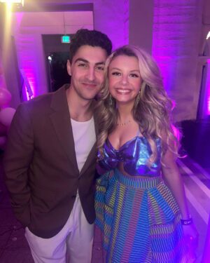 Mallory James Mahoney Instagram - Prom?? Heck Yeah!!! I never went to Prom so this counts…Right?!🤣#PromPactMoviePremiere
So much fun, thank you @disneybrandtvpr 
All the cast and crew did a fantastic job. 

Styled By Amazing: @thekeishastewartexperience 
Glow by: @kalonbronzeandbody 

Get your glow with a discount using my 
code: MJMTAN