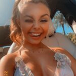 Mallory James Mahoney Instagram – Oh Friday…Let Me Hug You! 💖💖💖 #weekend #fridayvibes #friyay