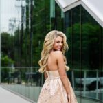 Mallory James Mahoney Instagram - Welcome to the weekend 💖 Dress: @aliceandolivia Photo: @majorimagesstudio