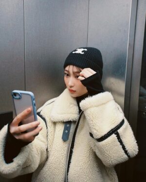 Manaka Shida Instagram - .
🧶🖤