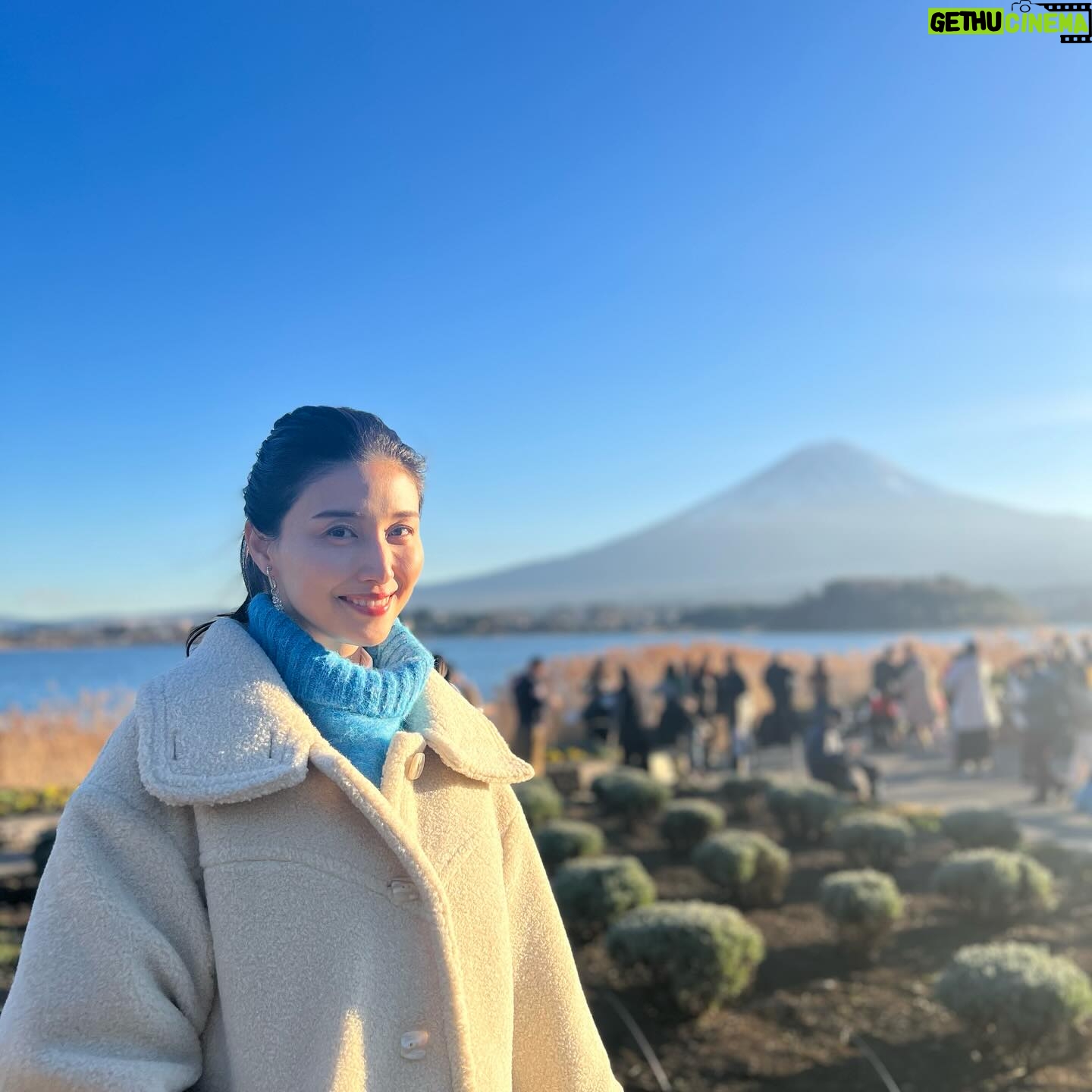 Manami Hashimoto - 8.3K Likes - このあと、6時30分♨から #テレビ東京
大久保川村の #温泉タオル集め旅
✨🗻富士見の絶景露天めぐり🗻✨
富士山がとっても綺麗で絶景露天風呂ばかりでした!果たしてタオルは集められたのか!?
ご覧ください😊
衣装
コート @wilfully_official
ボレロ j1u-by-labelleetude
ワンピ @emmi.jp
ピアス @sesari_accessory
イヤーカフ @mimi33_official
ローファー @daniella_and_gemma